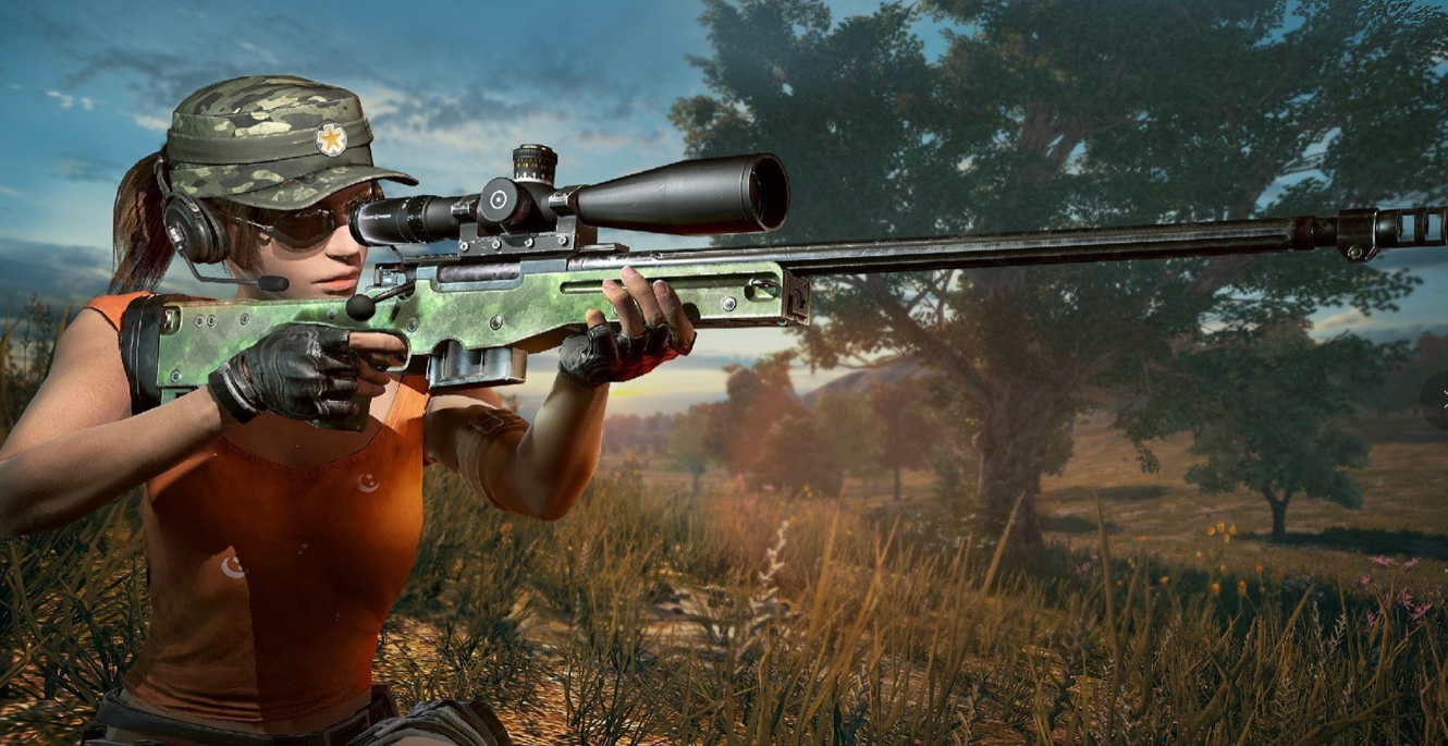 PUBG MOBILE sniper aiming across an open field