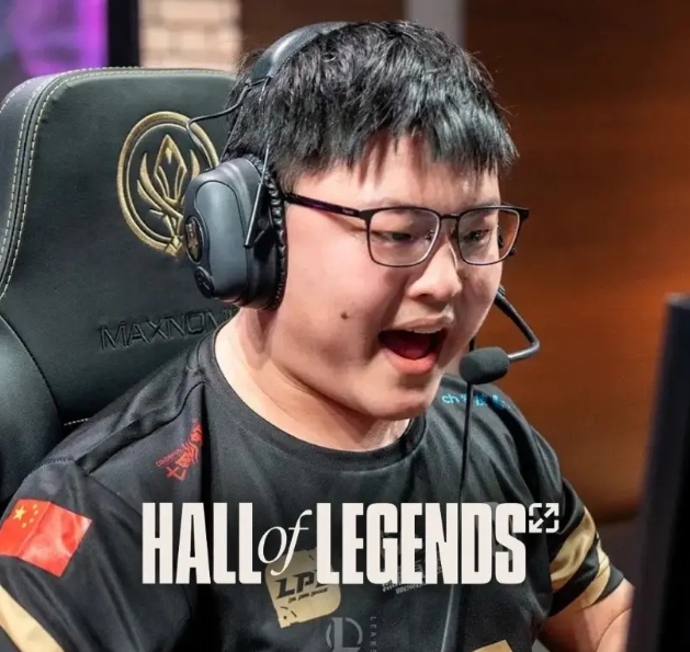 Uzi's Hall of Fame Skin and Pass Skin: The Possible Difference Between Kai'Sa and Vayne